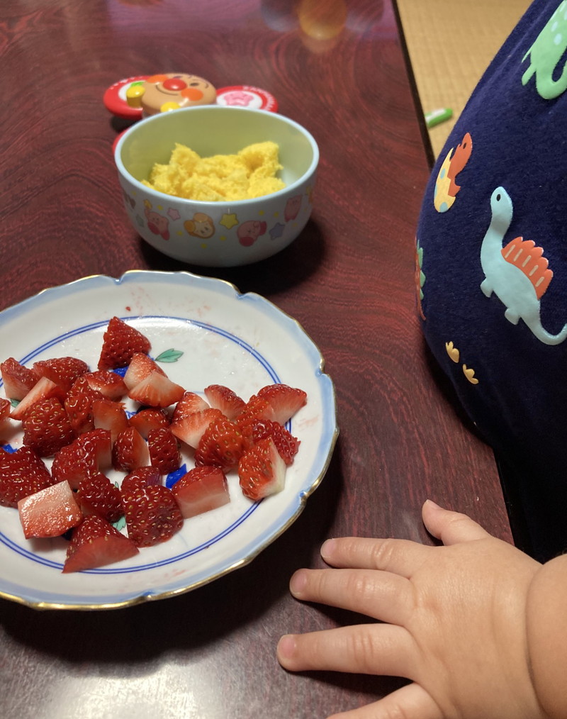 おなかが机に！