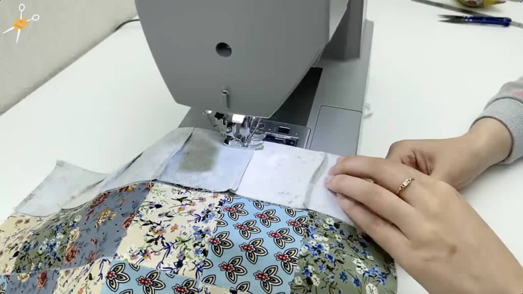 折って裏側から縫います