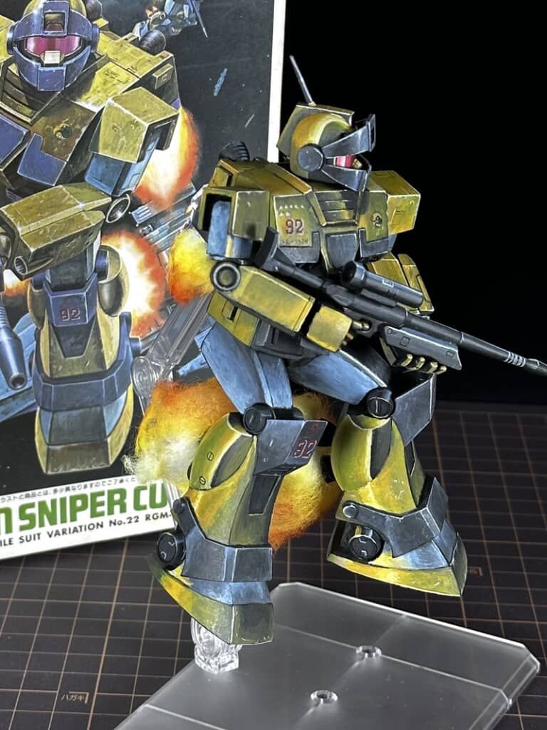 イラスト風塗装を施したジムスナイパーカスタムの右側面