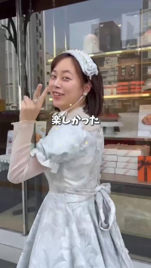 背中にはリボンが