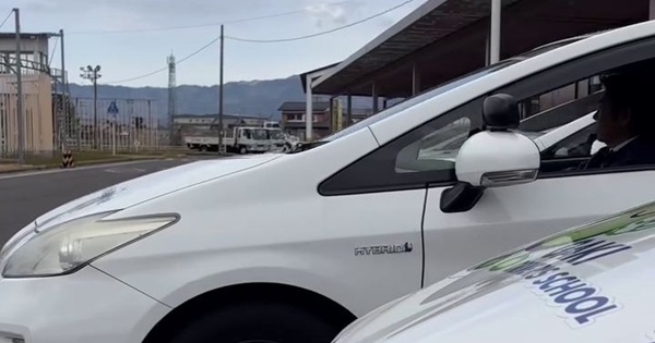 「狭い駐車場」でも、あきらめないで！　プロが教える“車を出すコツ”が目からウロコ「すごい」「そうだったんだ！」（1/3） | 車 ねとらぼ