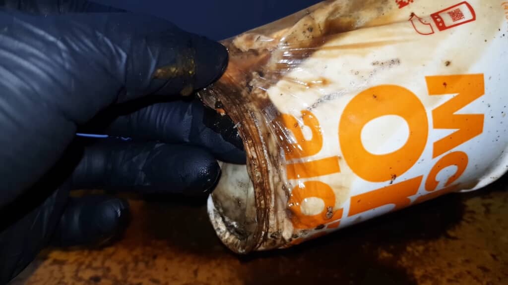 カップを保護していたプラスチックフィルム