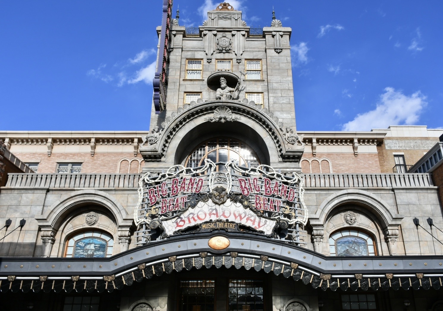 東京ディズニーシー、人気ショー“終演記念グッズ”に「全部良すぎ」の一方で……　「思ってたのと違う」「惜しいんだよな〜」とさまざまな声（1/2） | ディズニー ねとらぼ