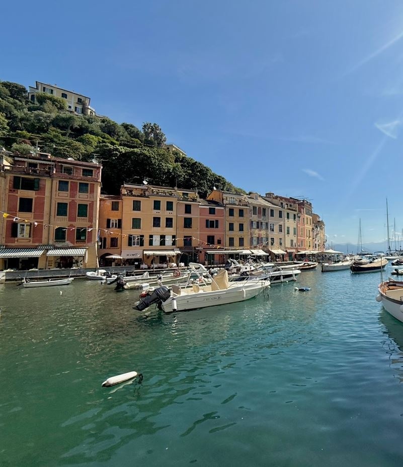 東京ディズニーシーのモデルとなったイタリアの港町→よく見てみると……　奇跡の1枚に「理解に20秒かかった」「ダントツ優勝」（1/3） | ライフスタイル ねとらぼ