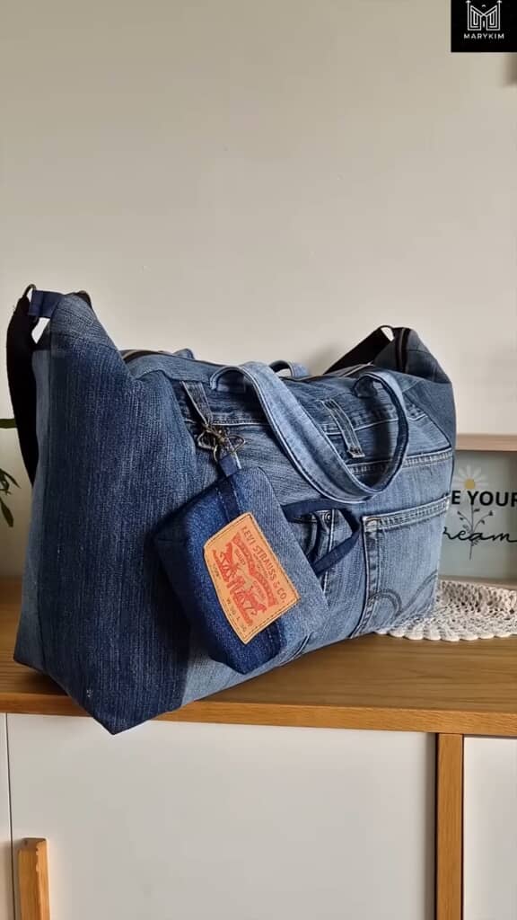ジーンズ1本から作った特大バッグ