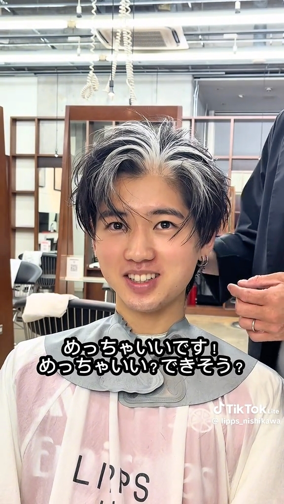 満足の仕上がりに嬉しそうな笑顔を見せる男性