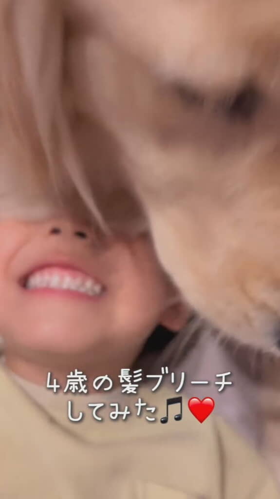 ゴールデンレトリバーと男の子