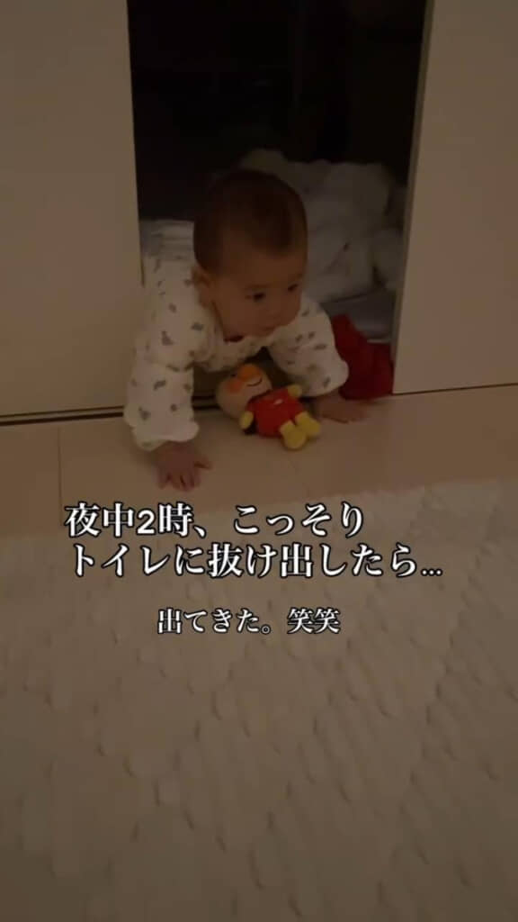 寝かしつけたはずが、起きてきちゃった赤ちゃん
