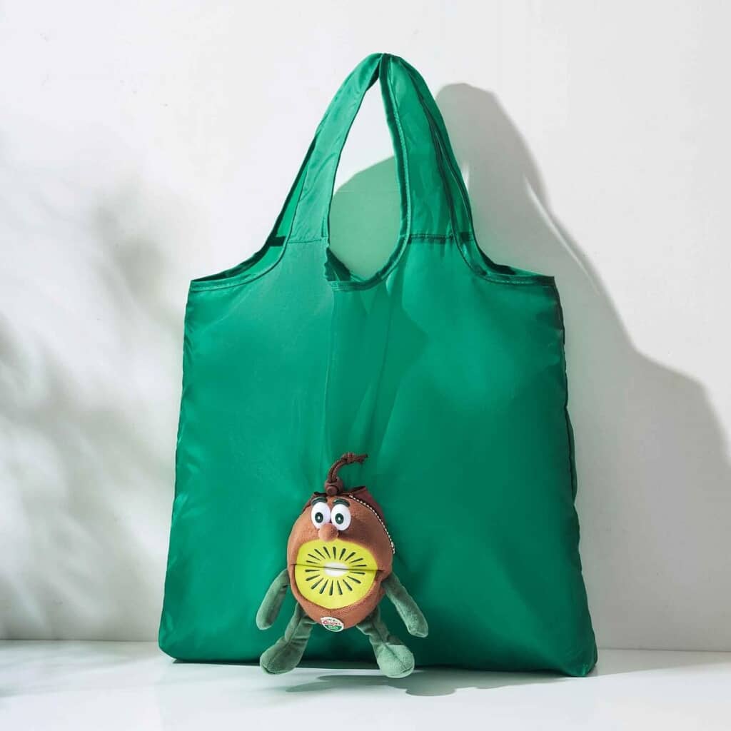 「キウイブラザーズ」のぬいぐるみエコバッグ