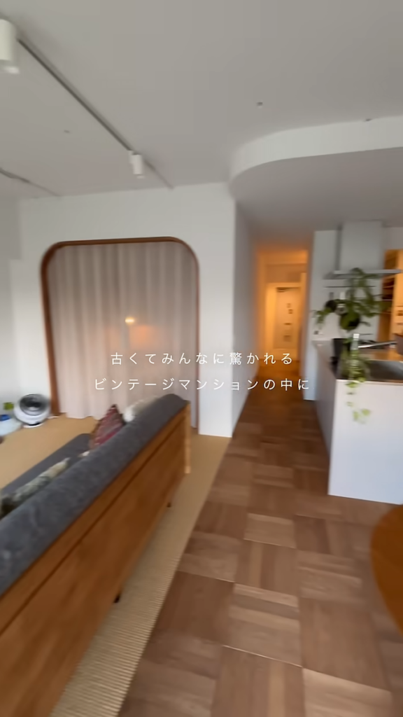 蔵のように静かにたたずむ寝室