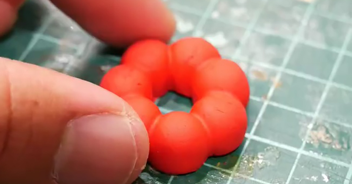 ダイソーのドーナツ型で小さな「ミャクミャク」を量産していき……　“意外な完成品”に「絶妙ですね」「ほしい！」（1/2） | ライフスタイル ねとらぼ