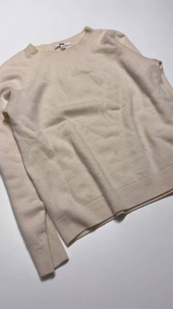 穴あきセーターをリメイクします