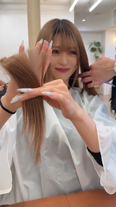 ばっさり切った女性