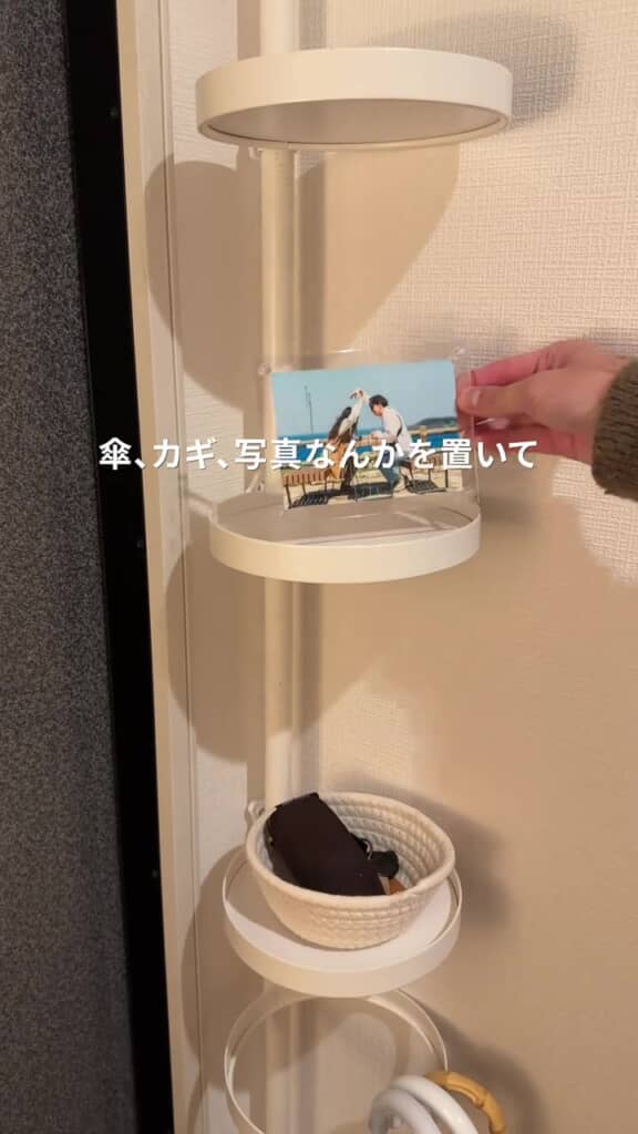 傘や鍵、写真を置きました