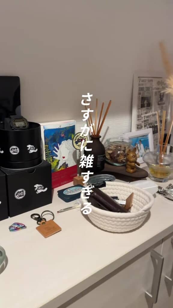 モノが多くごちゃごちゃとした印象です
