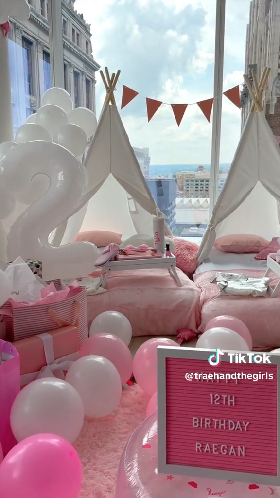 飾り付けを終えた部屋