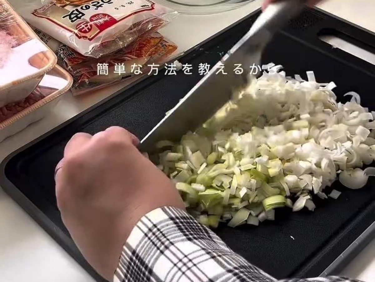 300万再生突破の“冷凍ストック術”に「まねしたい」の声続出　まばたき厳禁の時短ワザへ「材料買って帰ります」（1/3） | ねとらぼ