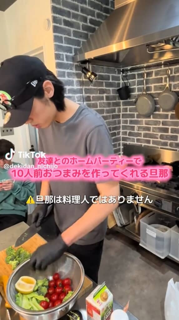 10人分のおつまみを作る夫
