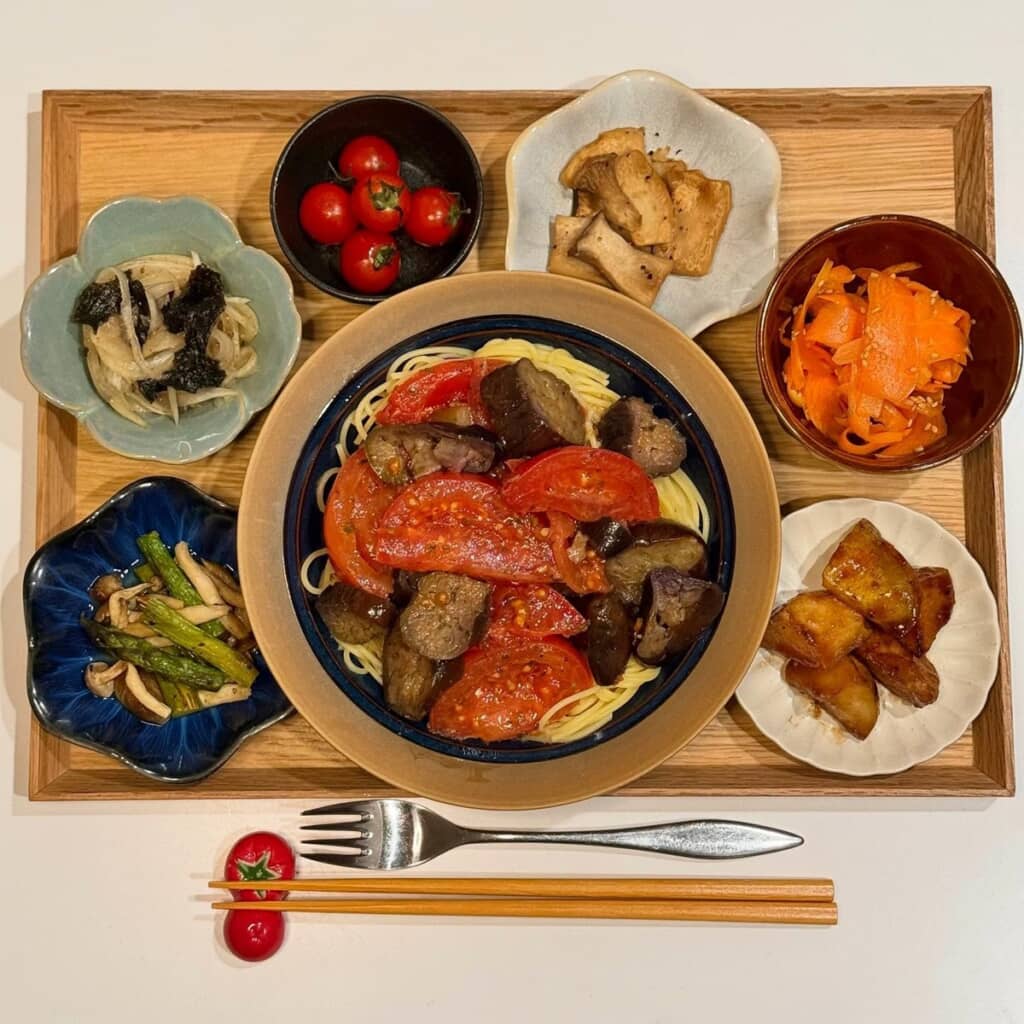 ナスとトマトのパスタがメイン