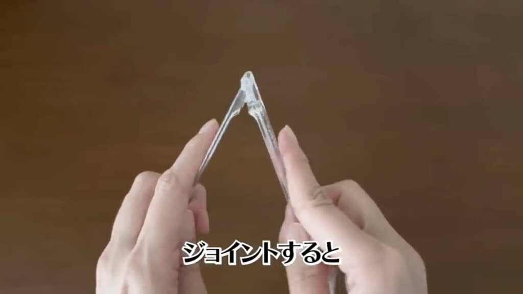 フォークとスプーンをジョイントさせます