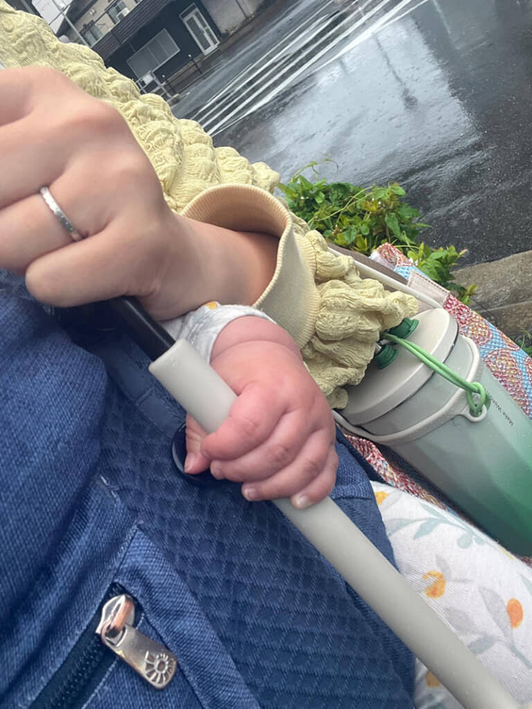 しっかり握っています