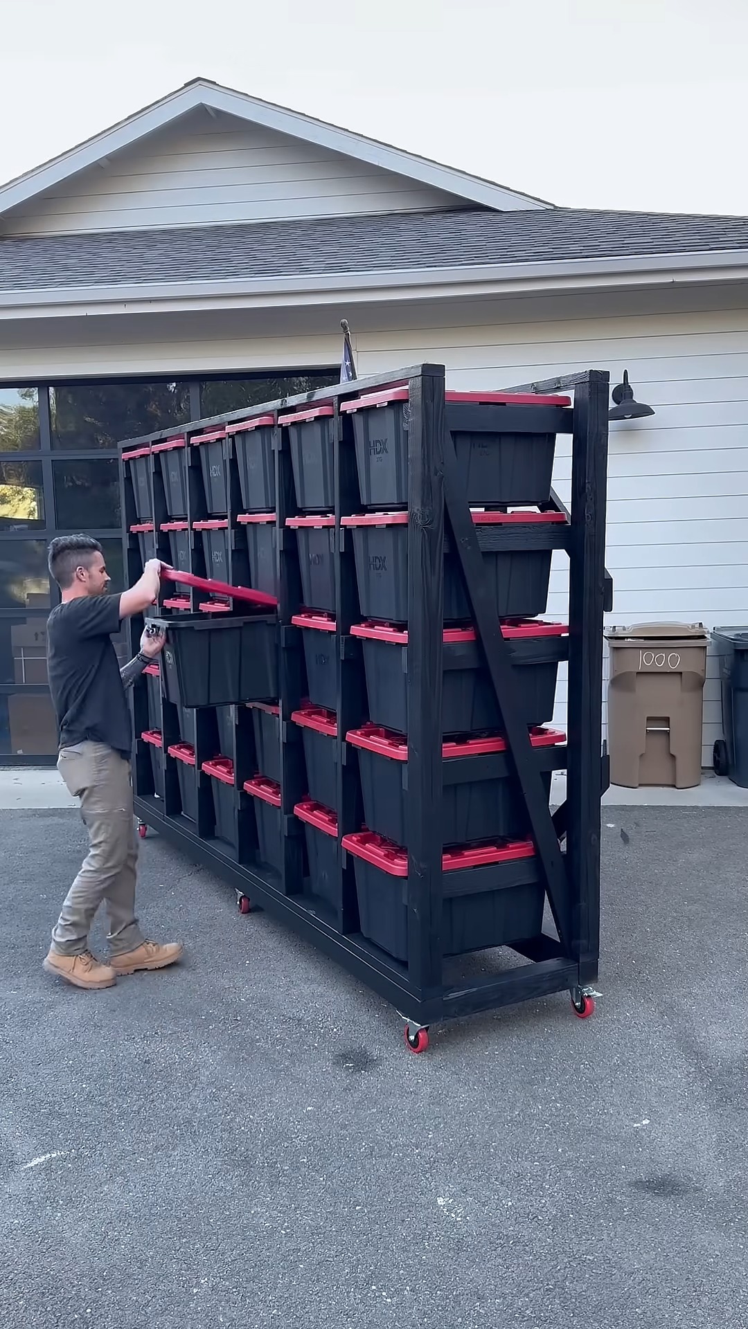 DIY好きが、大量の角材を組み合わせて収納棚を作ったら……　「自分でも作ってみたい」「家に絶対欲しい」と140万再生【海外】（1/2） | リフォーム・リノベーション・DIY ねとらぼ