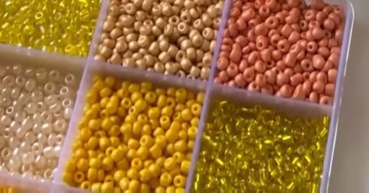 100均のビーズをワイヤーに通して、ねじるだけで……　うっとり美しい完成品に「作ってみたい！」「編み物より簡単そう」 | ライフスタイル ねとらぼ