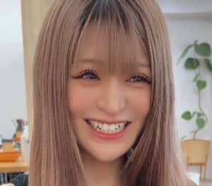 ボブにしたいロングヘアの女性