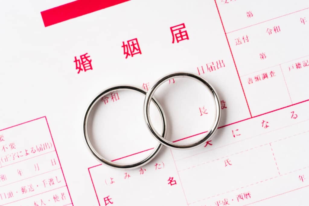 旅の間さんの結婚初日の過ごし方（出典：PIXTA）