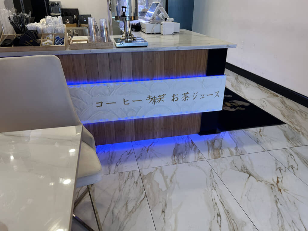 書体や字間が不自然（画像提供：コンパスとマップさん）