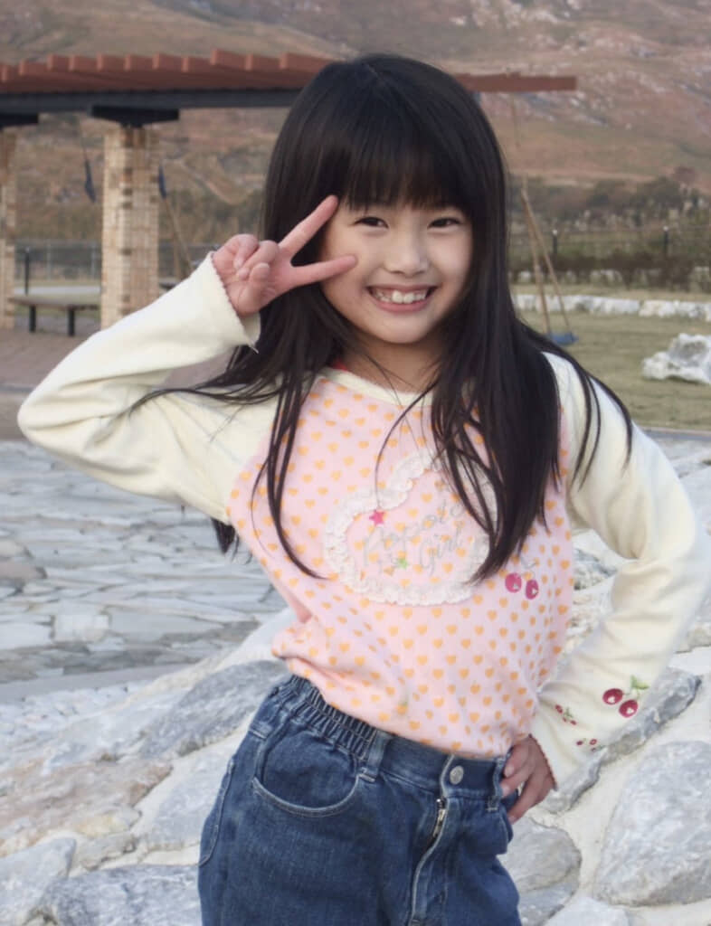 8歳のころの写真。“撮られ方”がわかっている感がすごい！