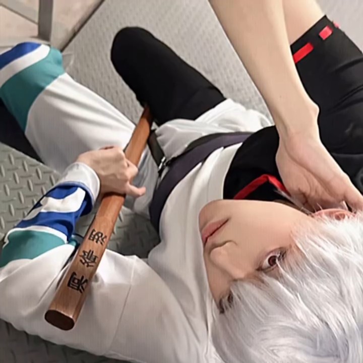 坂田銀時のコスプレをするタルキさん