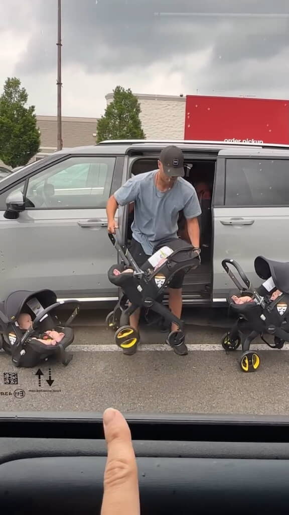 三つ子と一緒に買い物へ