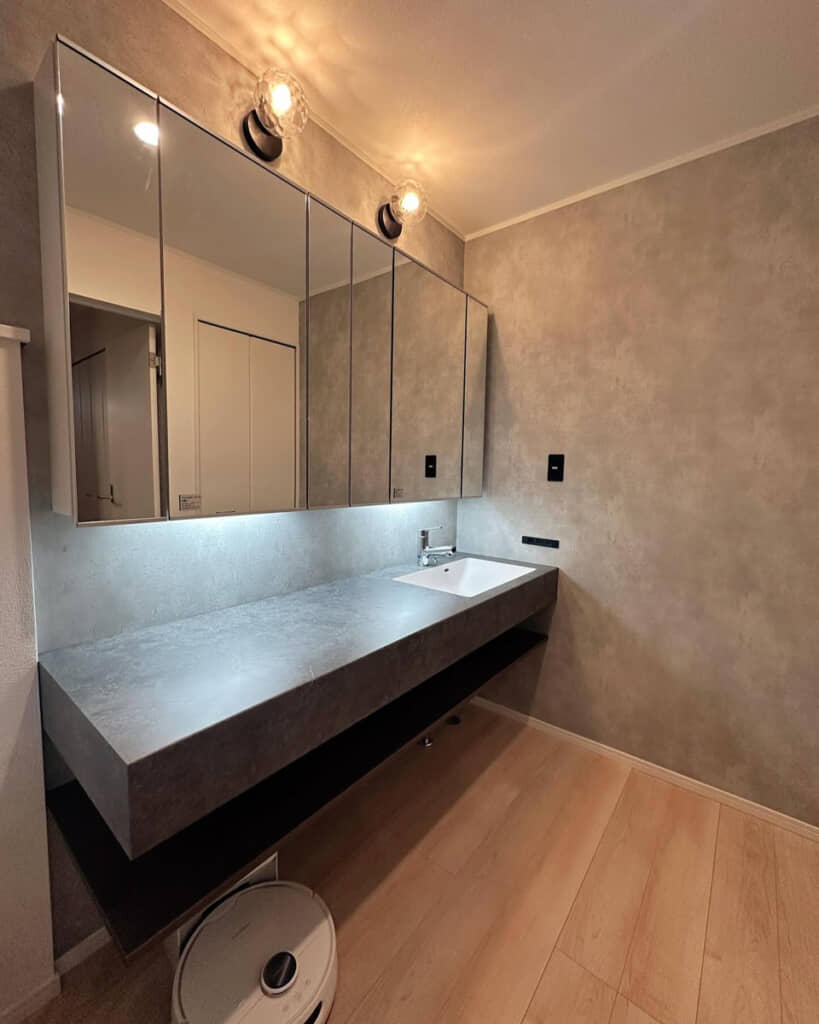 リフォームで大幅に拡張。広々としていて家事も化粧も楽そう