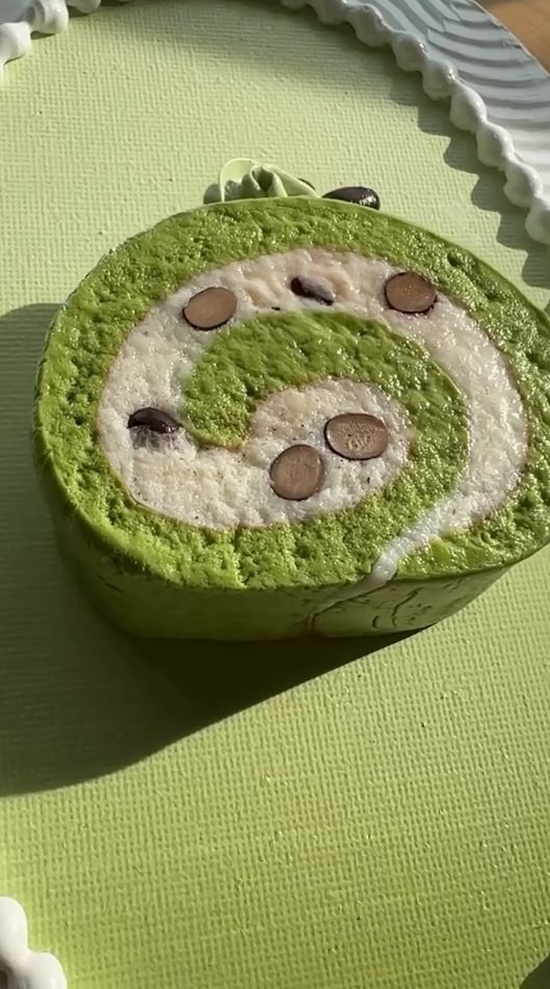 粘土で作った抹茶ロールケーキの完成