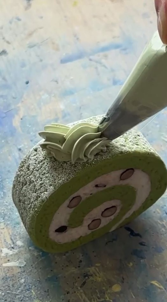 クリームを乗せる様子