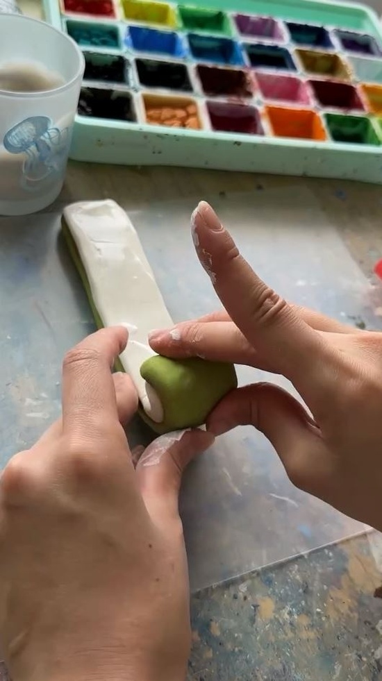 粘土を巻いていく