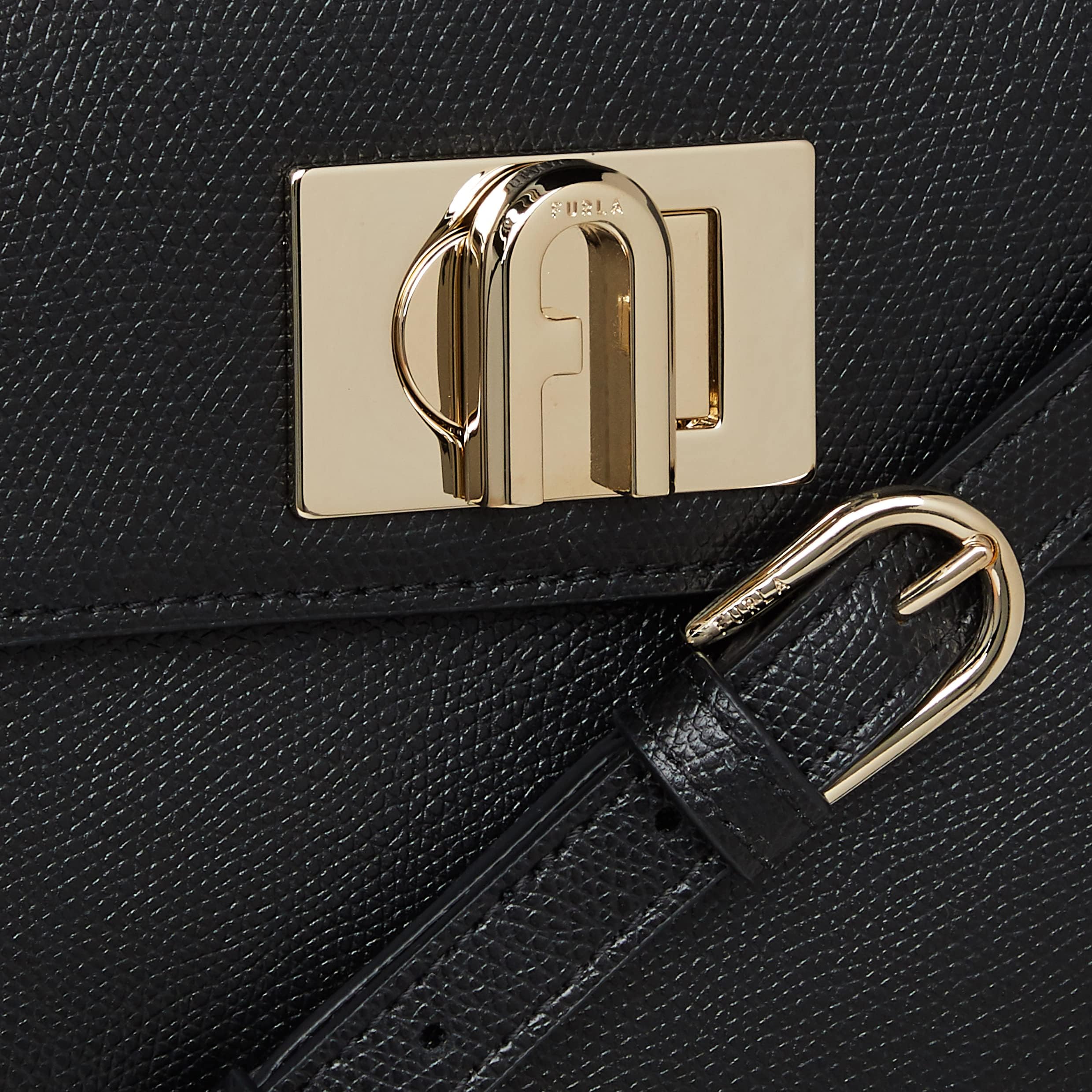 「プレゼント用に購入」FURLA（フルラ）の“ちょうどいいミニバッグ”がかわいい！　ショルダーやクロスボディとしても | バッグ ねとらぼリサーチ