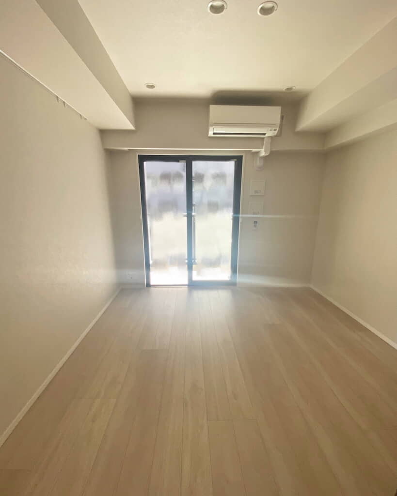 入居時のこれといって特徴のない部屋
