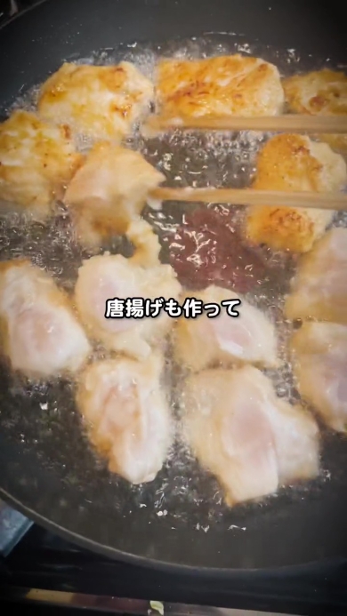 唐揚げを作る画像
