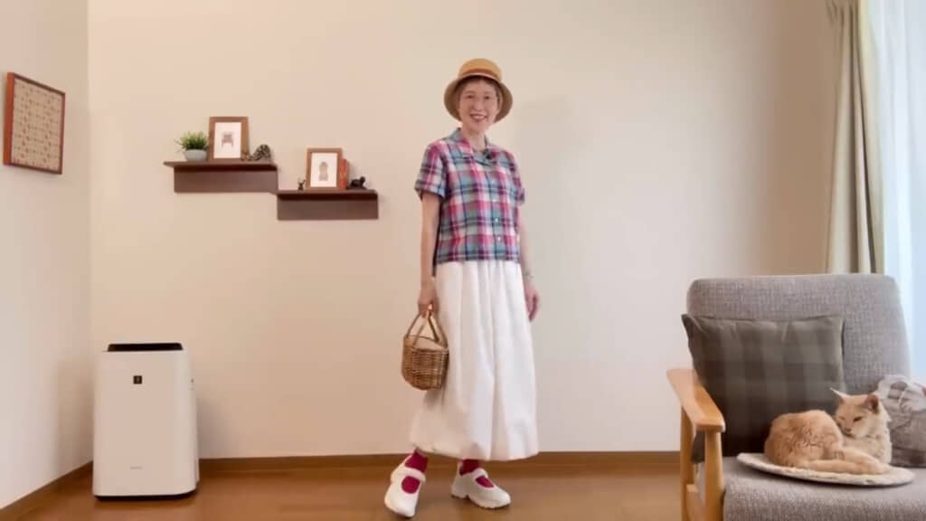 チェック柄から色を拾った靴下にも注目