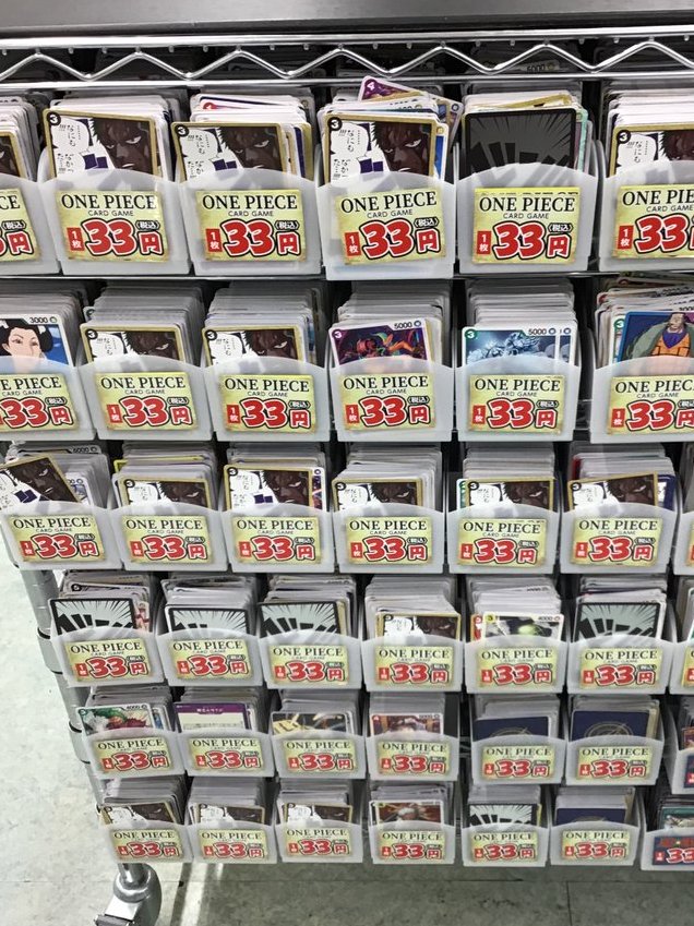 一部ストレージの最前面に同じカードが……？（画像提供：三洋堂トレカ館菰野店／@sanyodoTCG_komo）