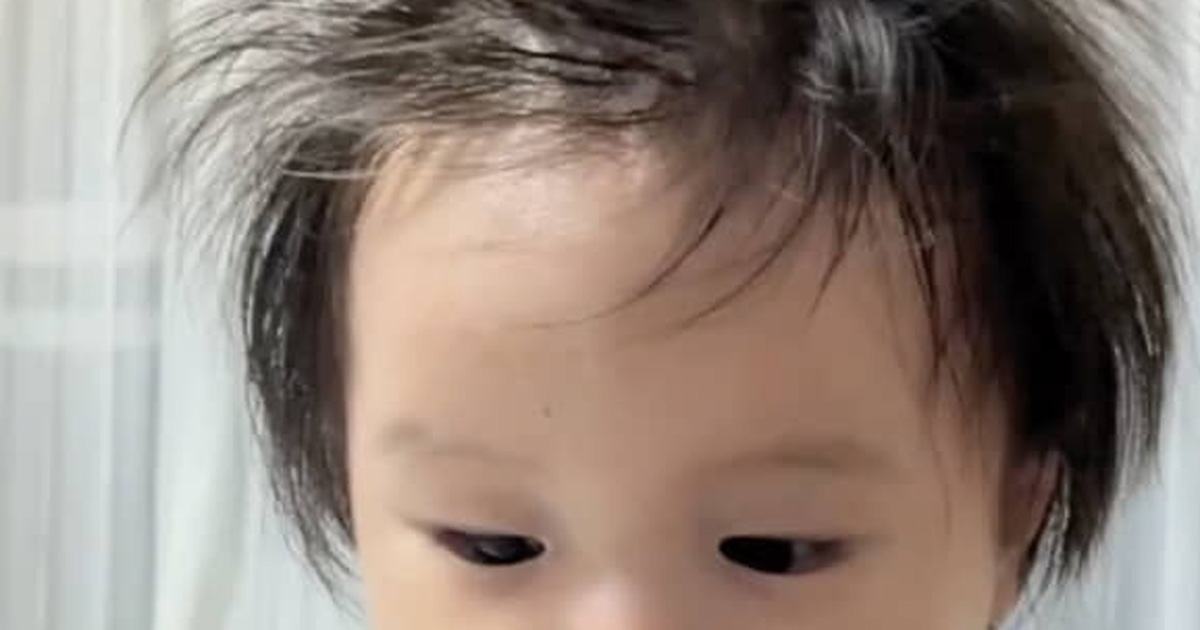 生まれたときから爆毛の赤ちゃん、生後11カ月で美容院デビューすると……　ママ感激のヘアスタイルで「やっぱりプロはすごい」（1/3） | ライフスタイル ねとらぼ