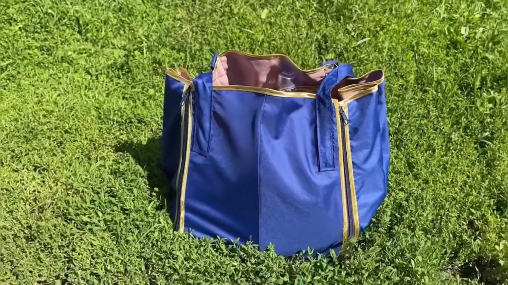 バイカラーがオシャレなミニバッグに