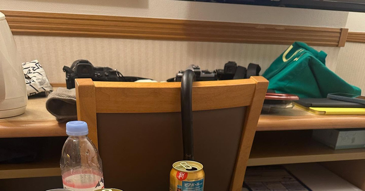 幸せいっぱいの結婚初日、深夜のホテルでの“意外な1枚”に反響　「こういうのが楽しい」「価値観合うって最高」（1/3） | ライフスタイル ねとらぼ