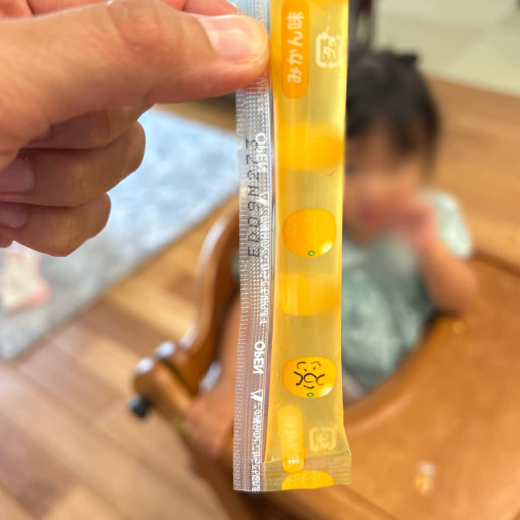 ゼリーの袋に手書きしたアンパンマン