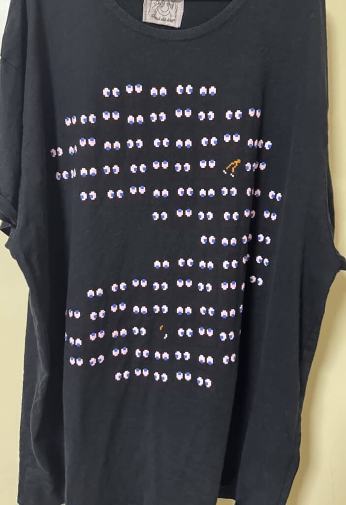 プリントが消えた黒Tシャツ