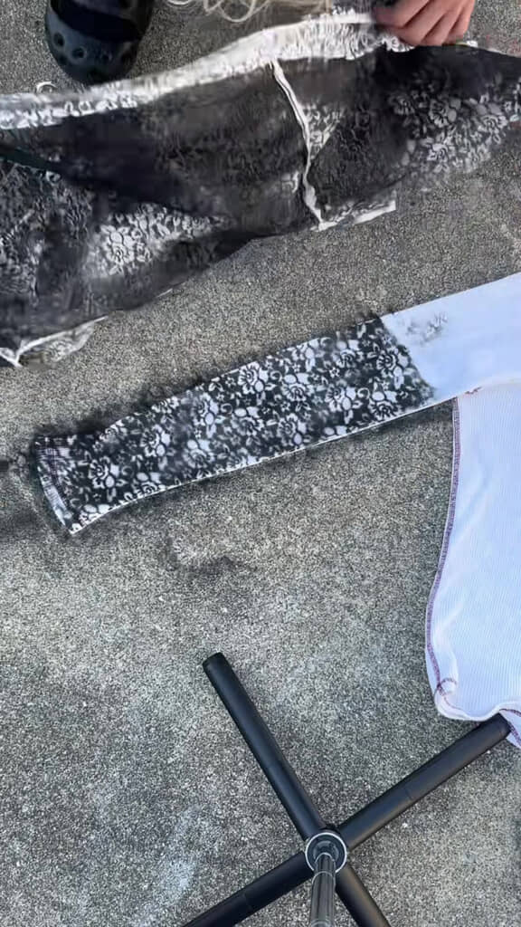 レースを使って花柄を