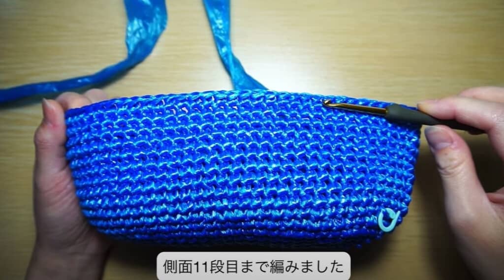 側面11段目まで編みました