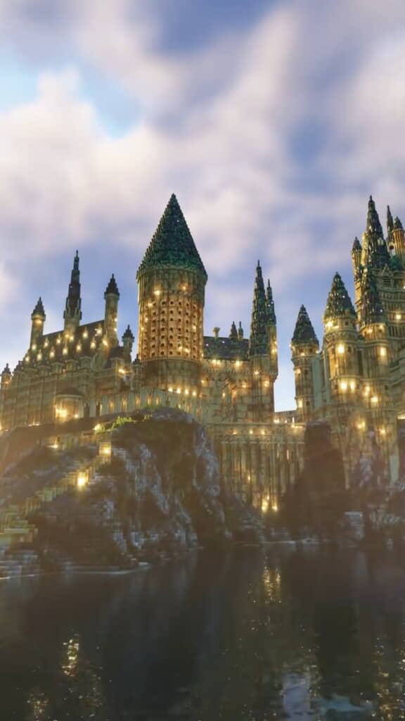 映画のホグワーツ城そのままの壮麗さ！
